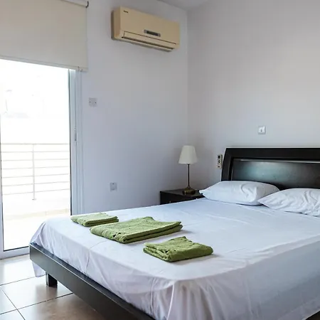 Rialas Appartement Paralímni
